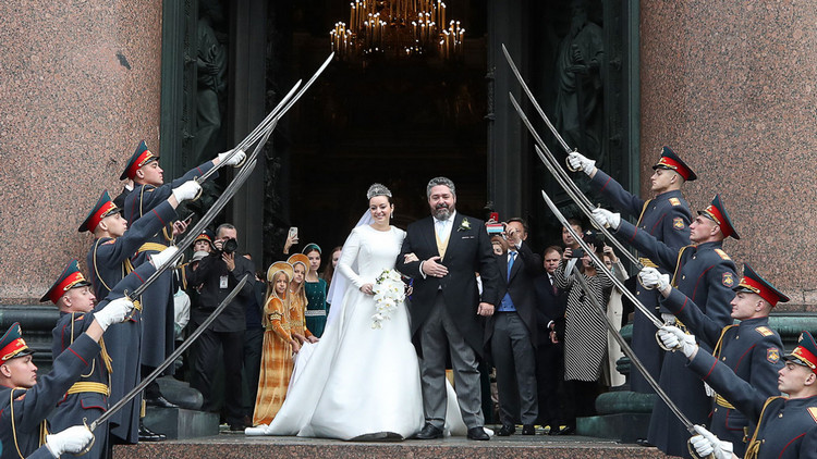 Čestná stráž ruskej armády bola natočená minulý piatok pri tvorbe šabľového oblúka počas svadby veľkovojvodu Georga Michajloviča Romanova